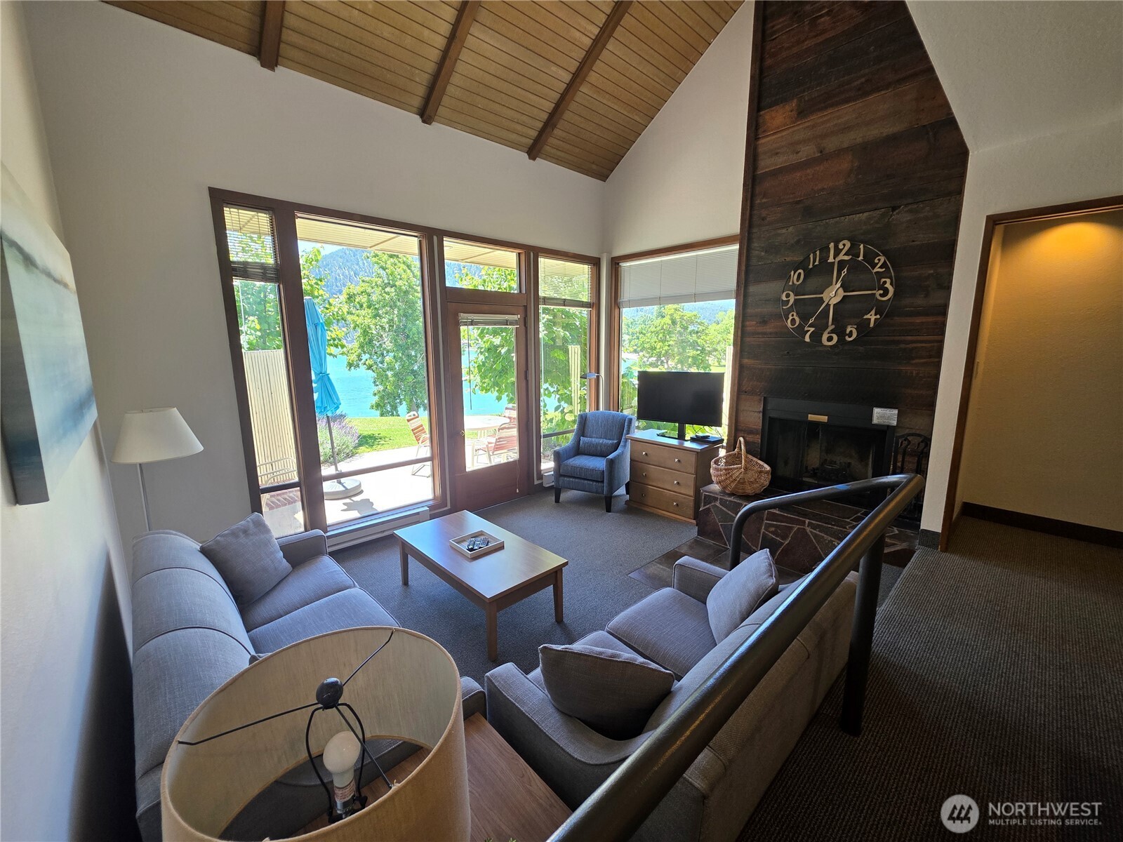 1 Nekquelekin 413-f Property Photo 3