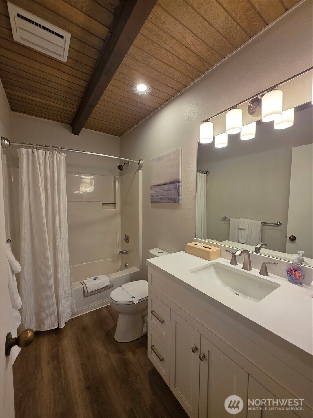 1 Nekquelekin 413-f Property Photo 13