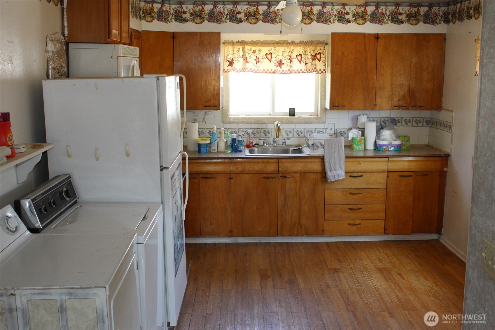 250 W May Avenue Property Photo 3