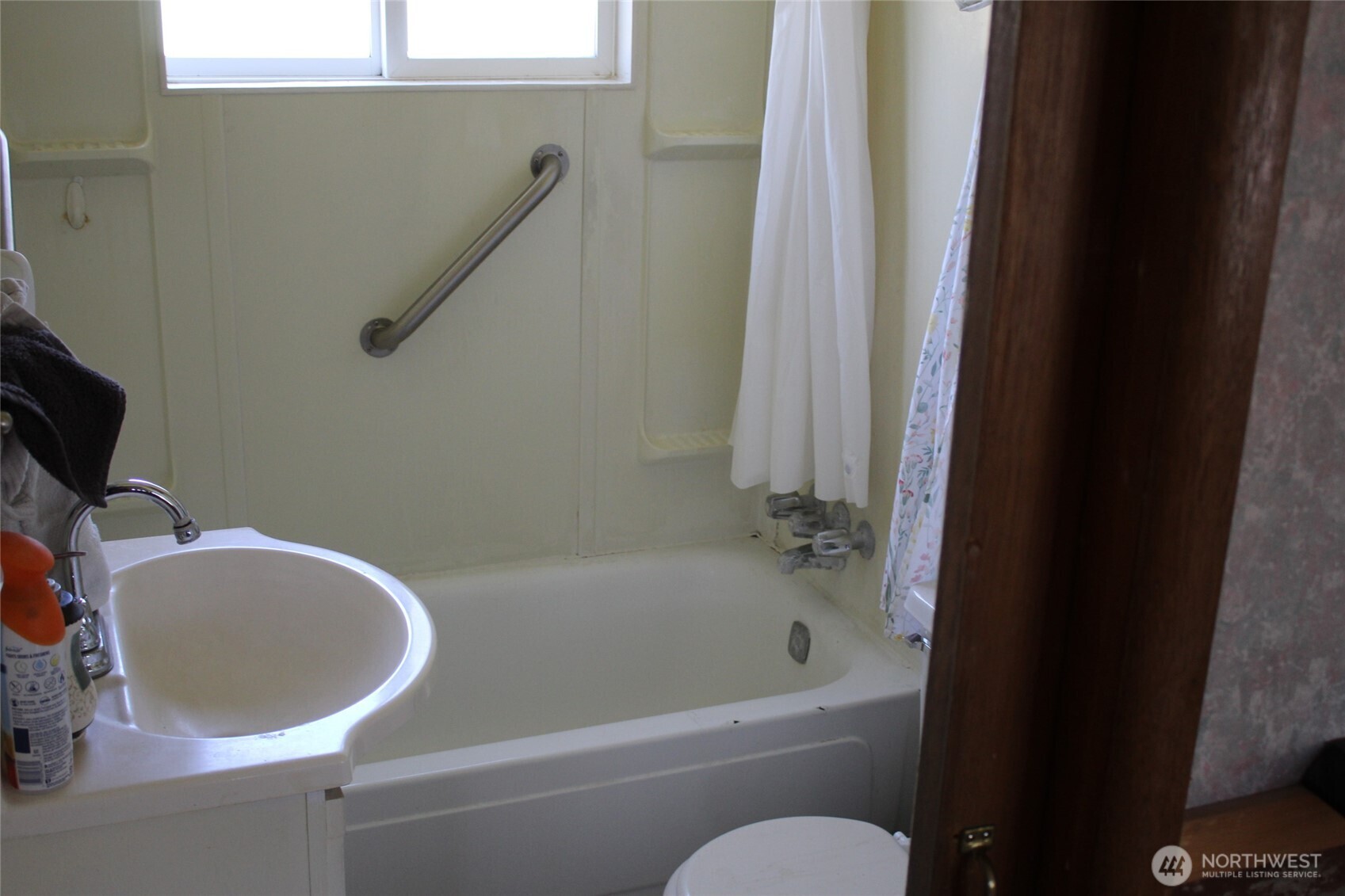 250 W May Avenue Property Photo 5
