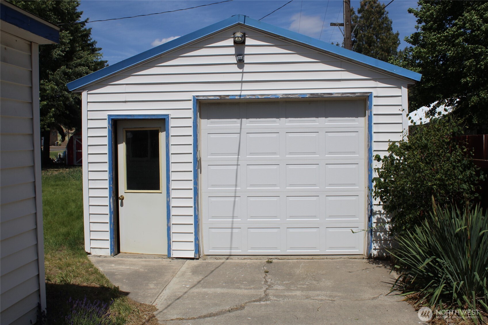 250 W May Avenue Property Photo 8