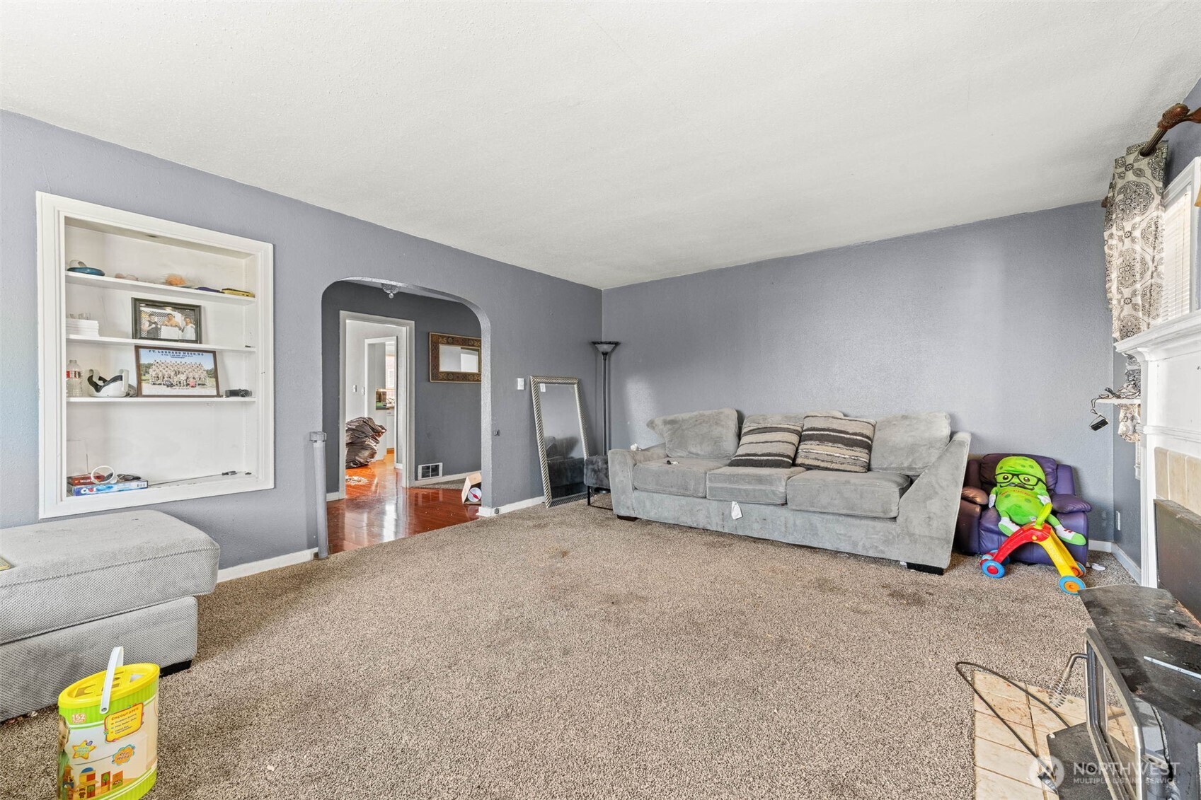 422 W 3rd Street Property Photo 4