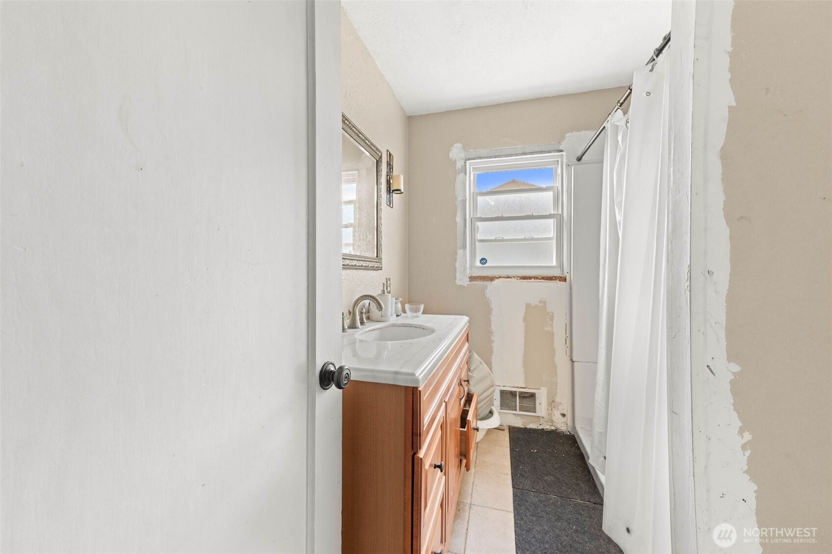 422 W 3rd Street Property Photo 10
