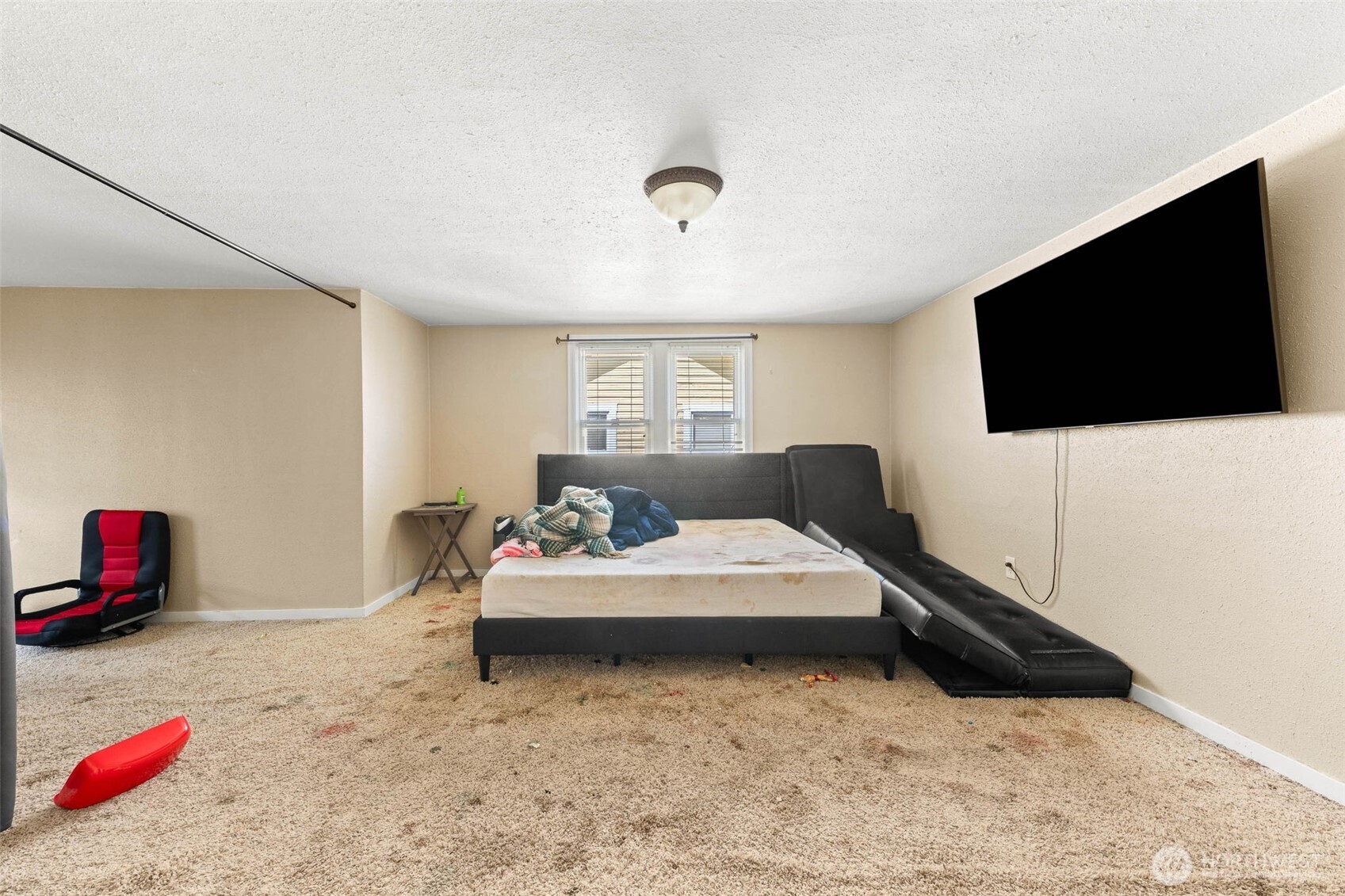 422 W 3rd Street Property Photo 15