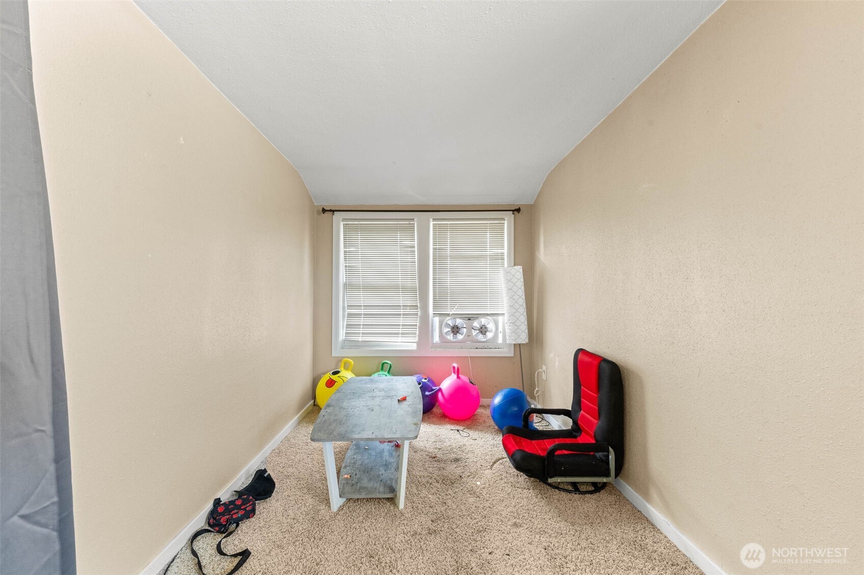 422 W 3rd Street Property Photo 17