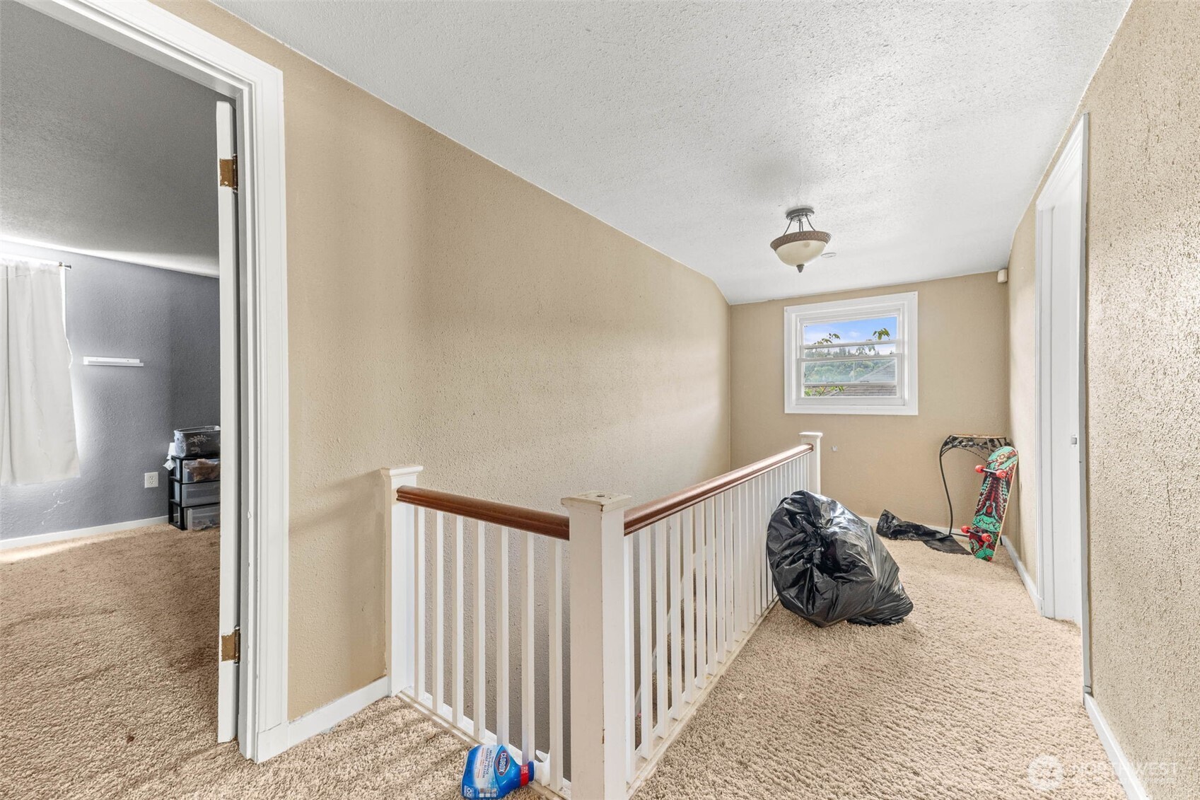422 W 3rd Street Property Photo 18