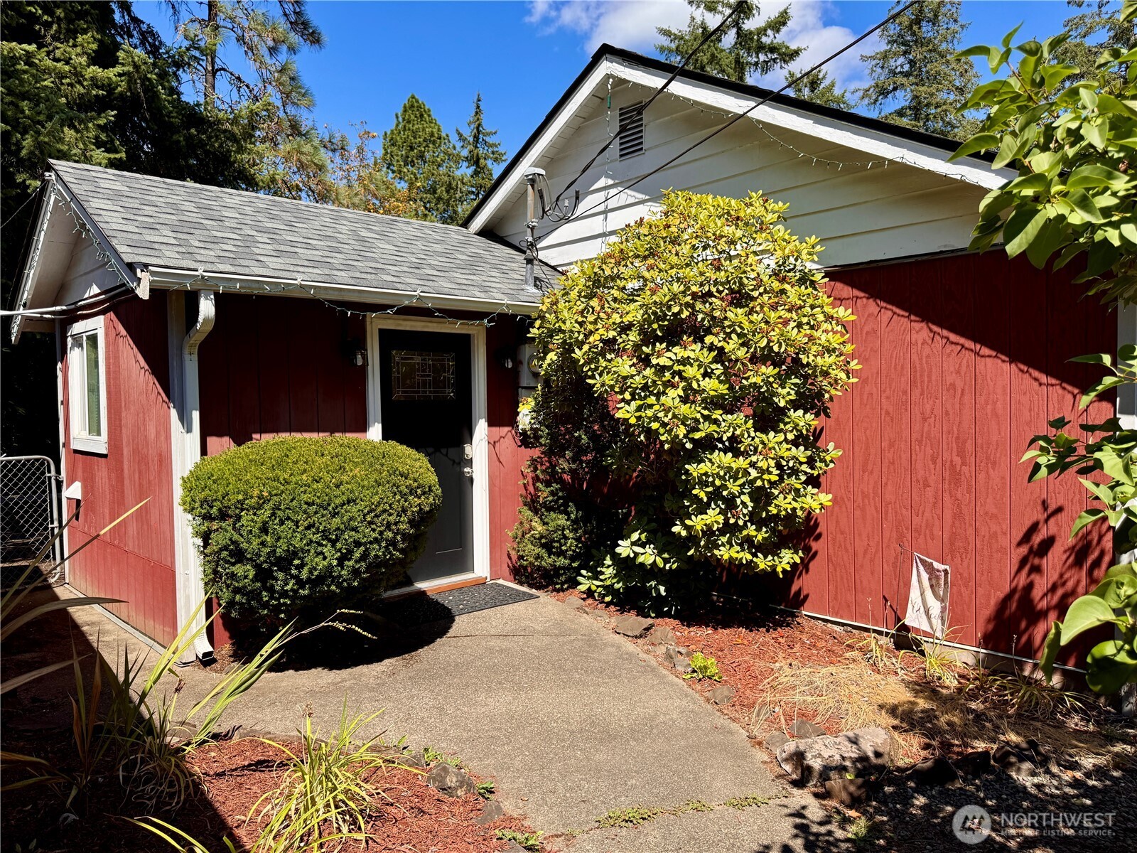 919 Pioneer Way Property Photo 1