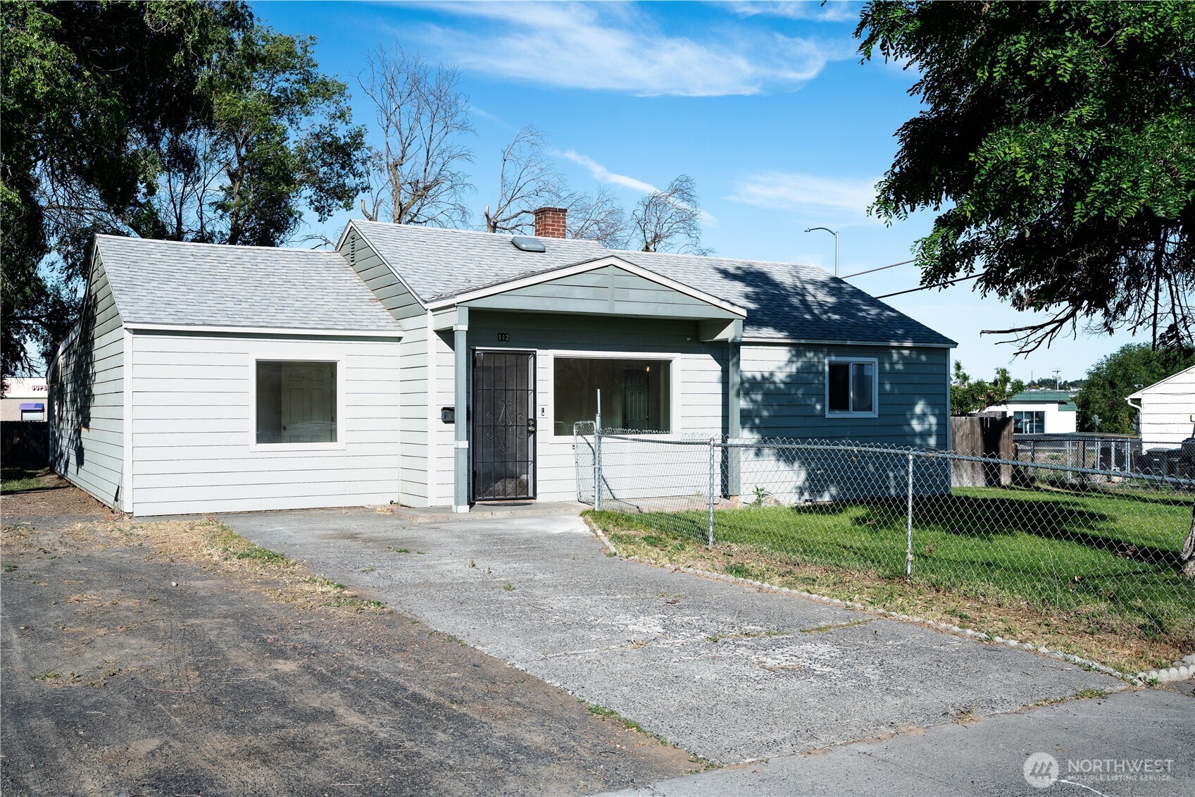 112 W Loop Drive Property Photo 1