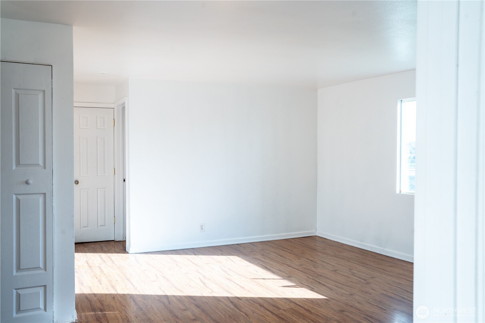 112 W Loop Drive Property Photo 6