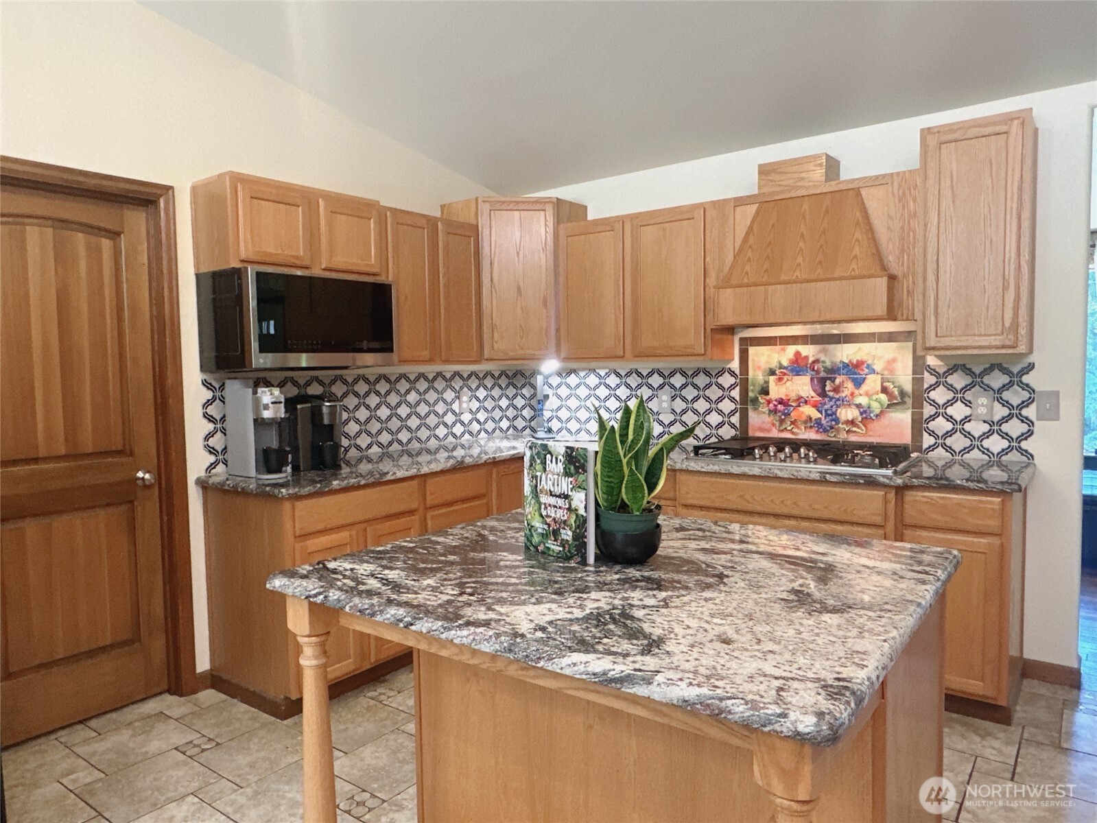 8205 Hide A Way Lane Property Photo 6