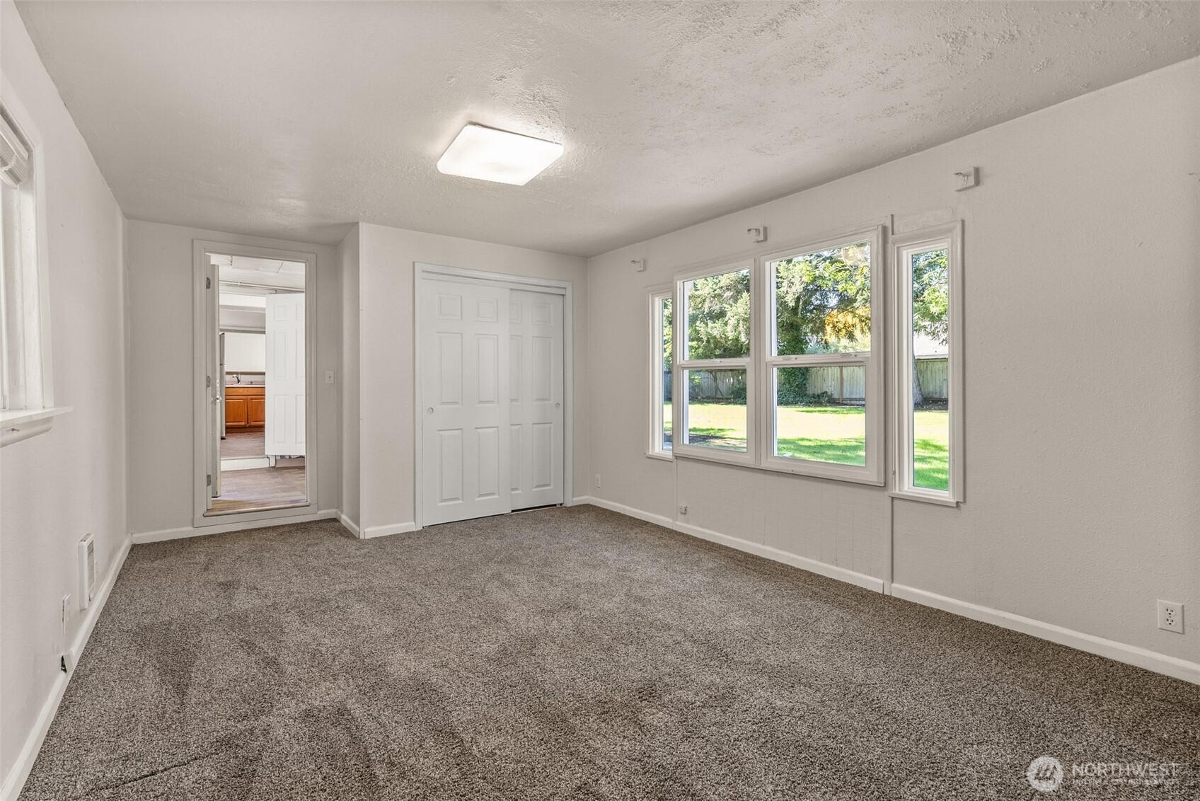 10002 Oak Lane Property Photo 13