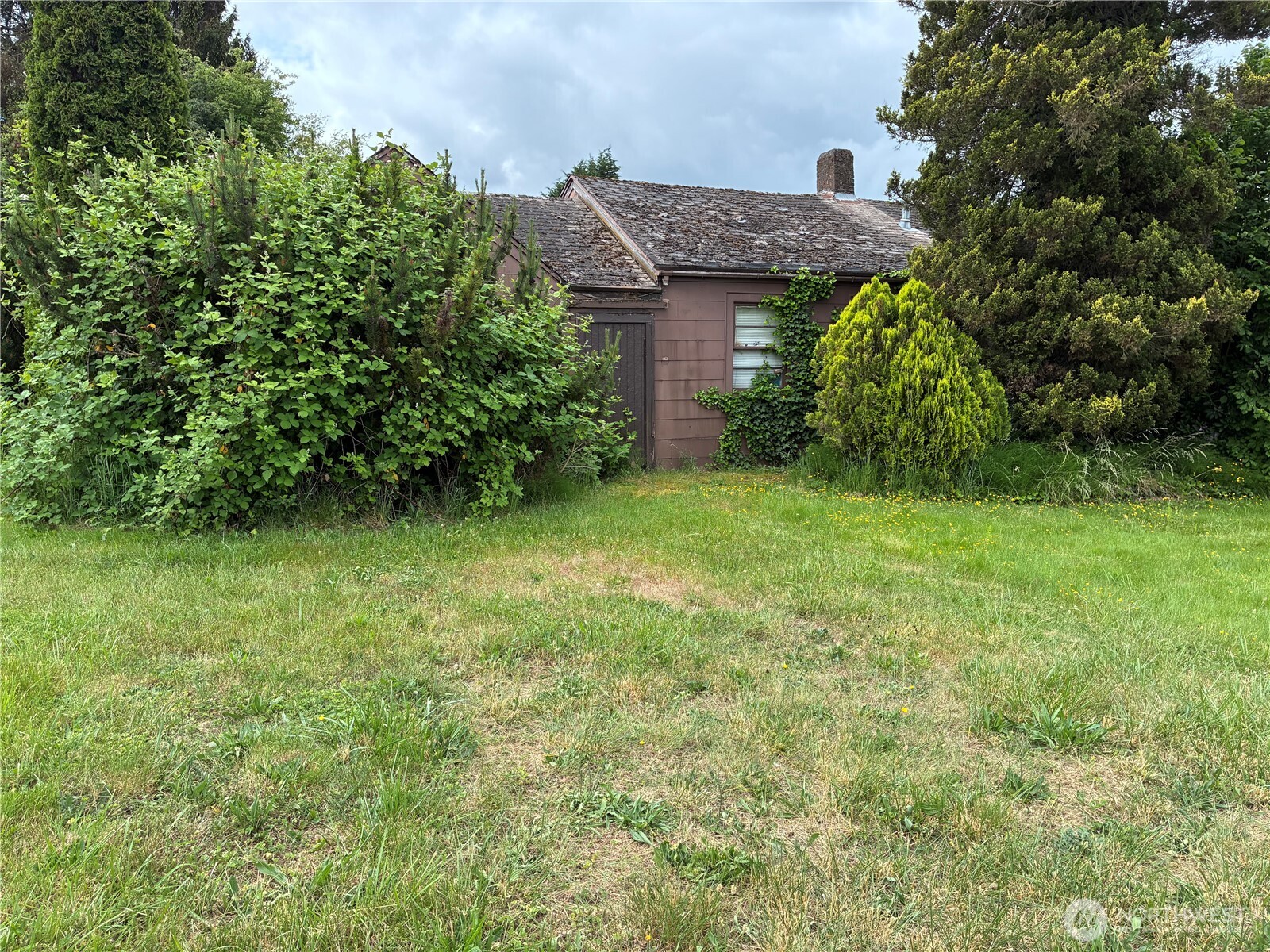1820 E College Way Property Photo 7
