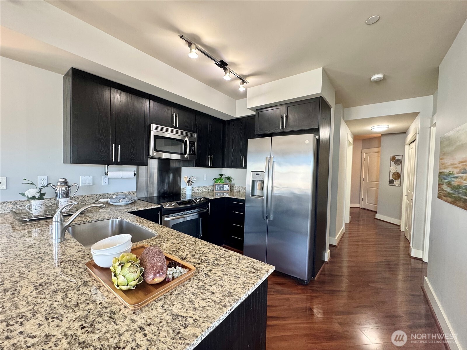 699 John Street 502 Property Photo 8