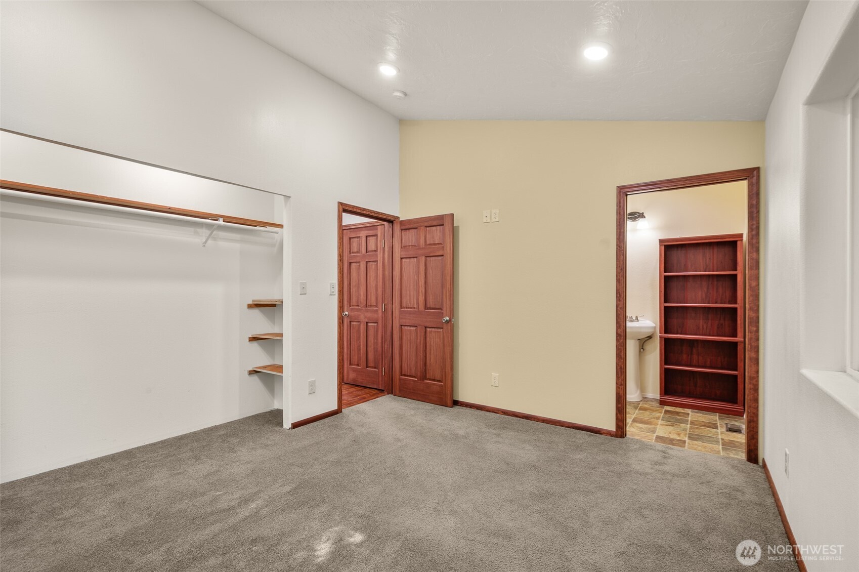 521 N Fairway Drive Property Photo 15