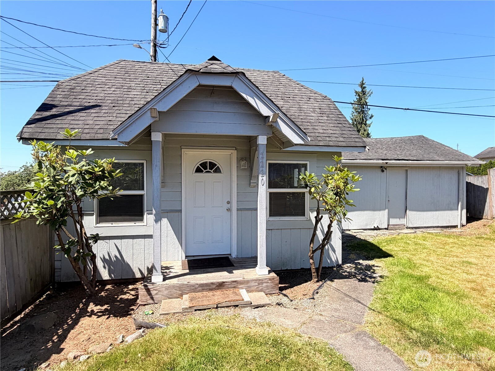 2220 Summit Avenue Property Photo 1
