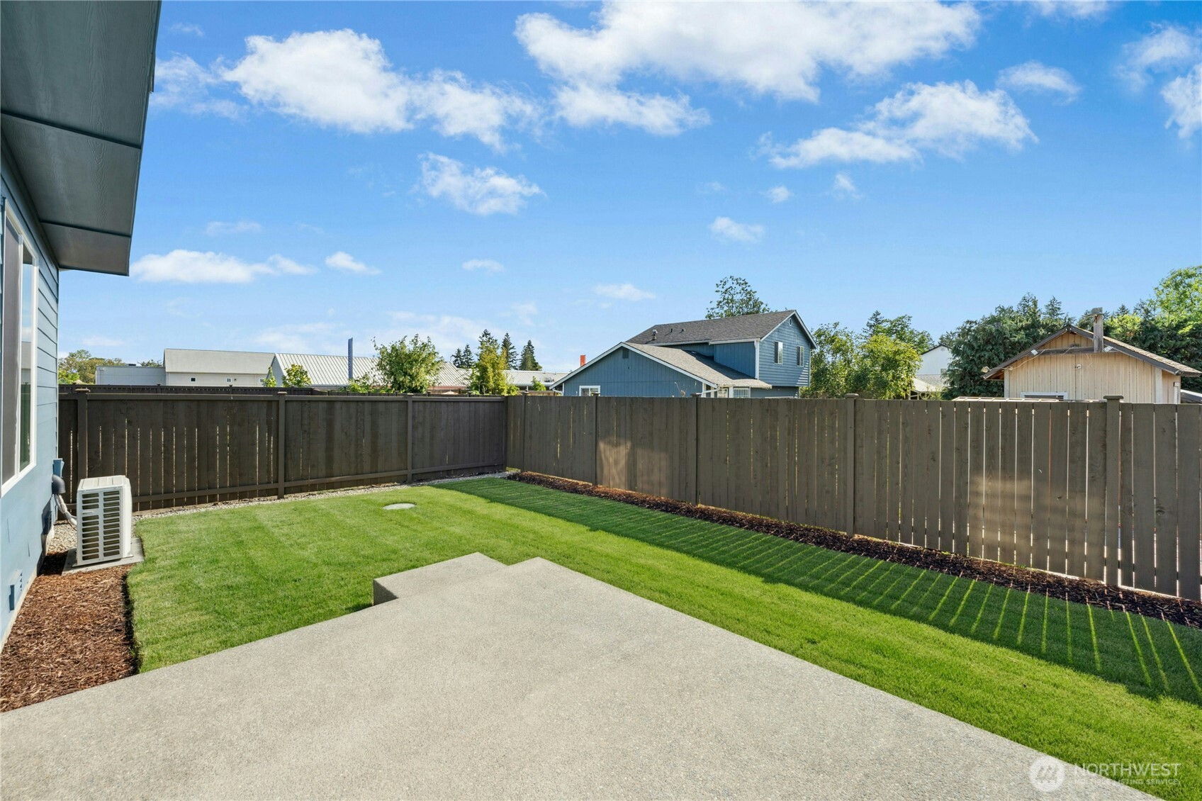9401 Chief Leschi Street 10 Property Photo 24