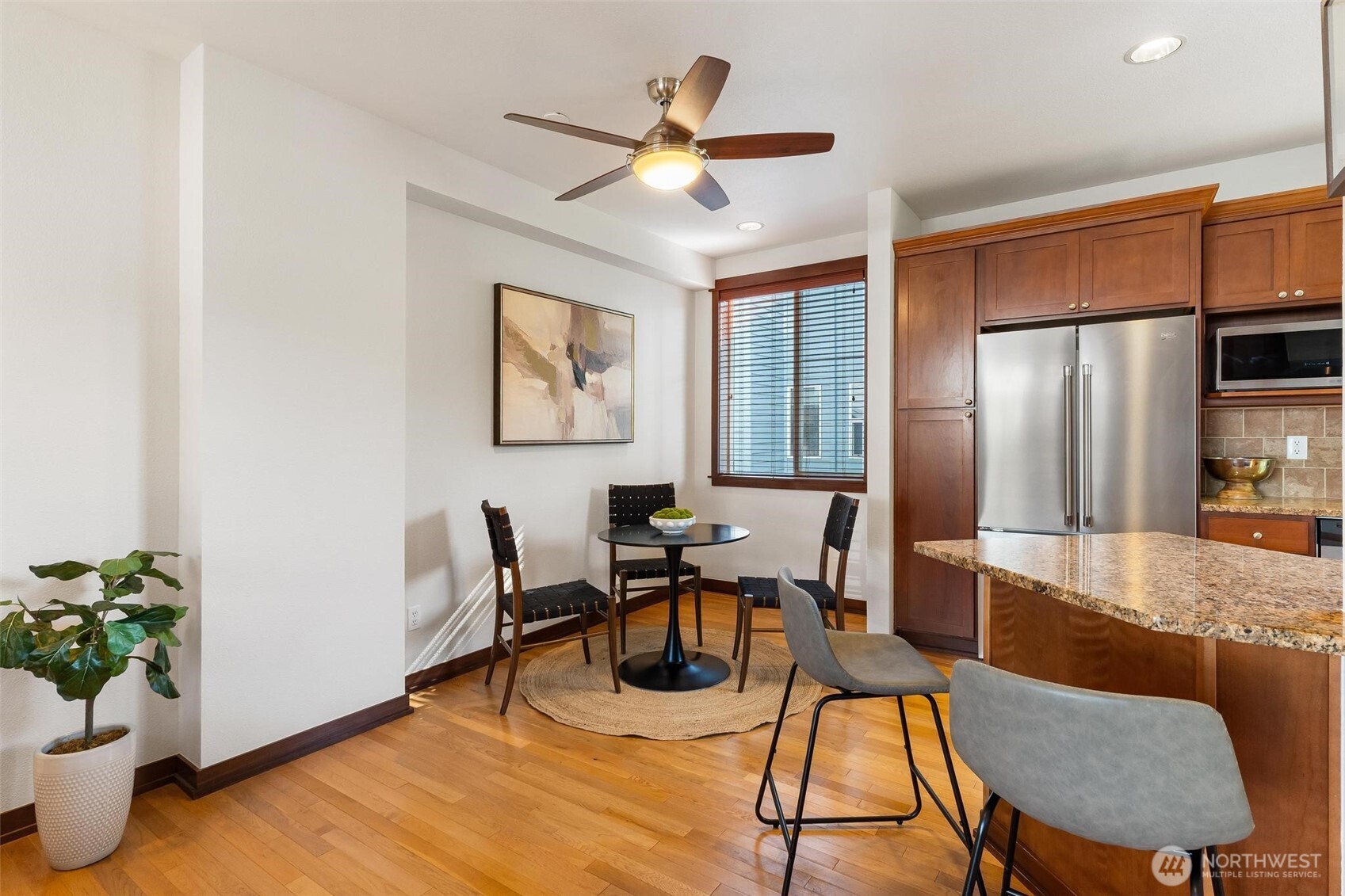 2400 W Boston Street Property Photo 8