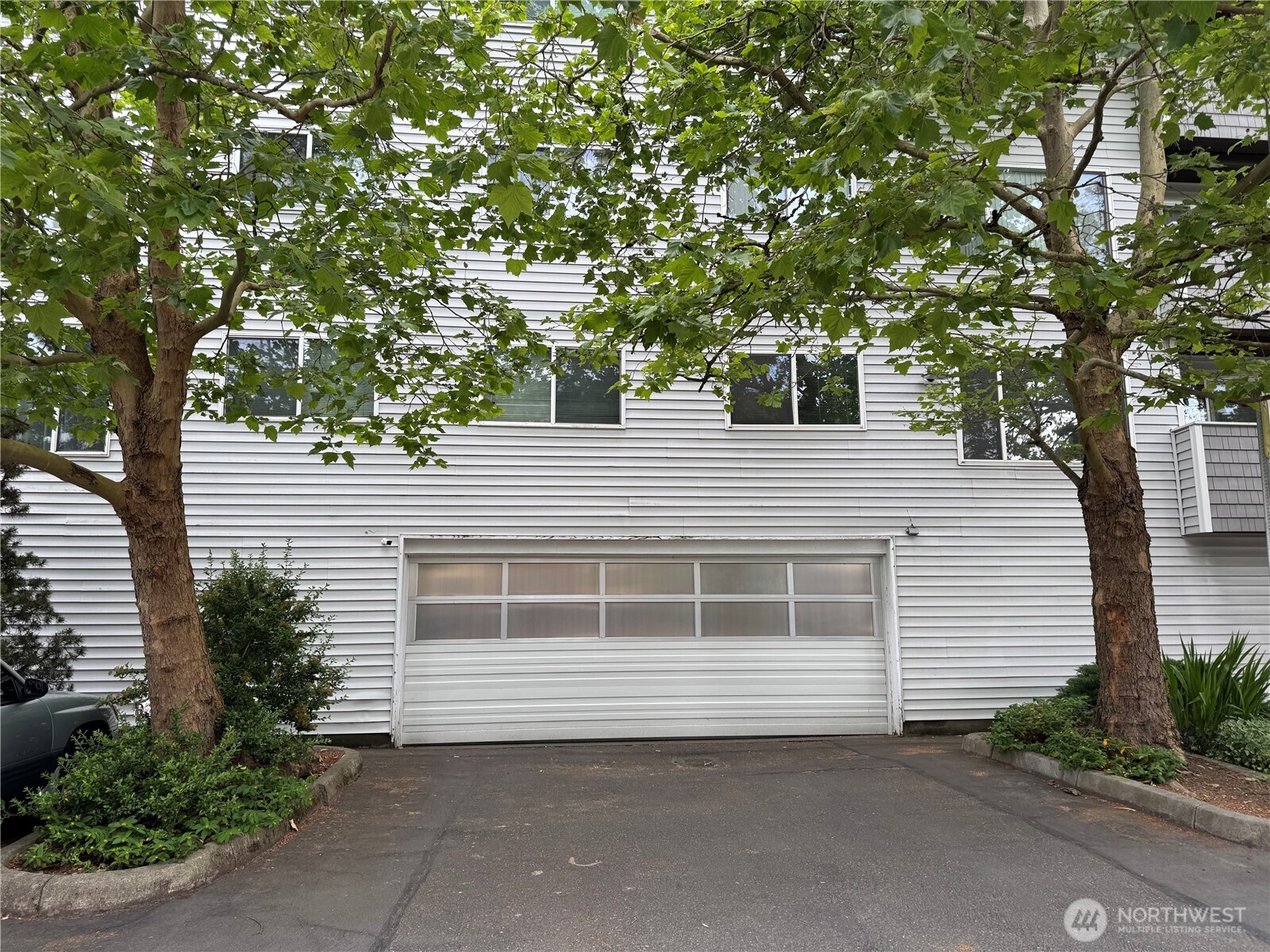 555 N 105th Street 202 Property Photo 18