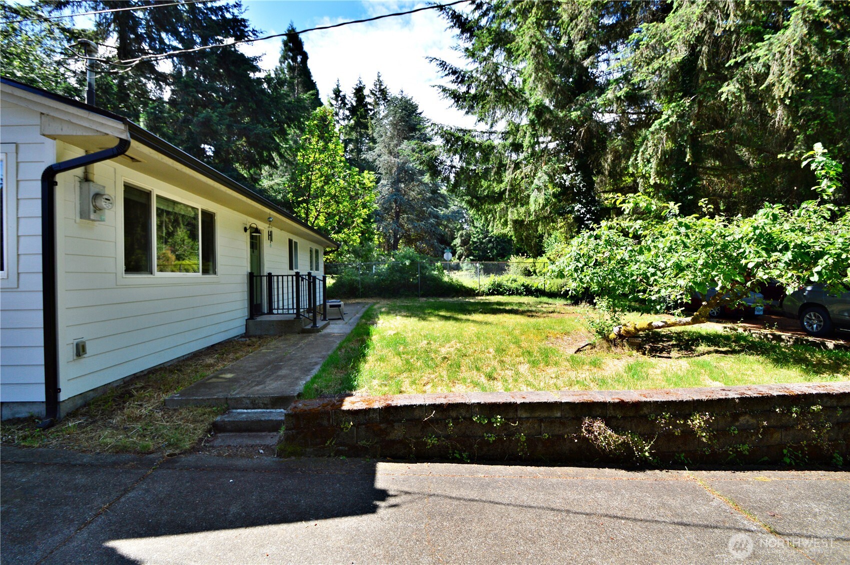 4830 Beverly Drive Property Photo 3