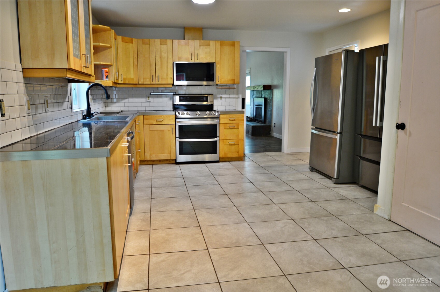 4830 Beverly Drive Property Photo 4