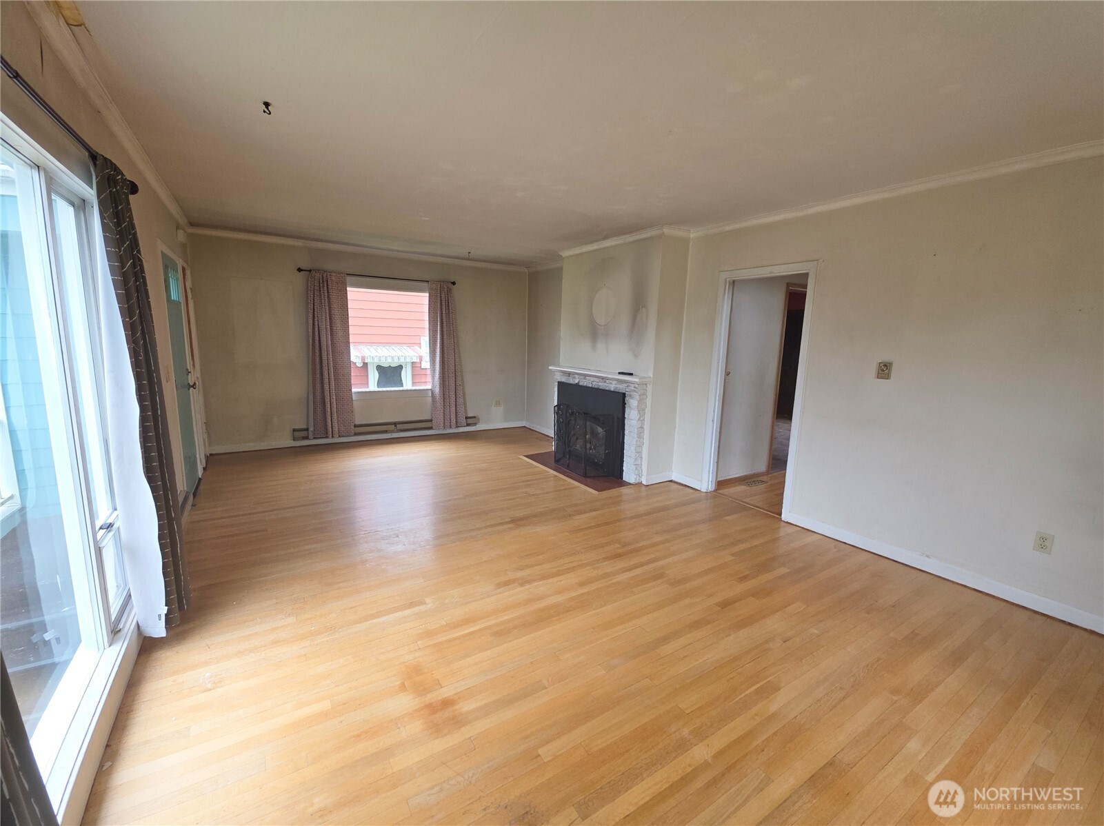 2016 W 6th Property Photo 6