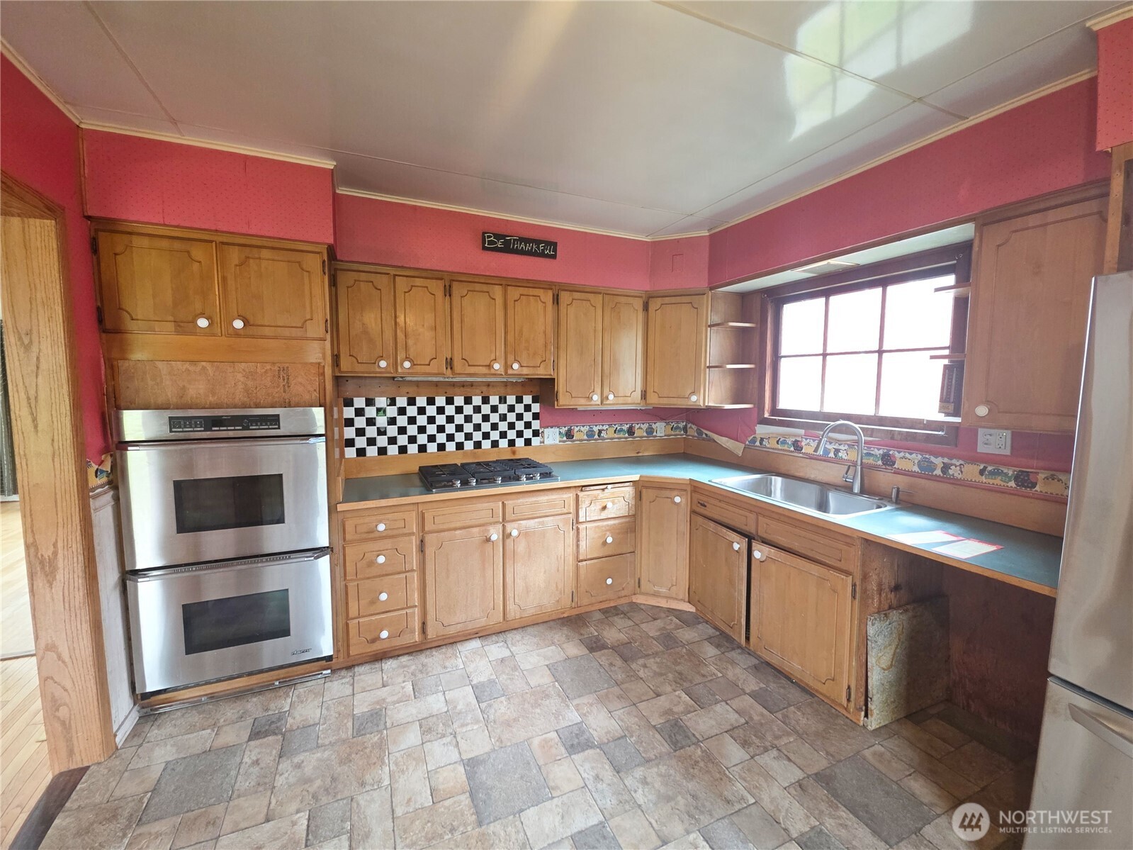 2016 W 6th Property Photo 7