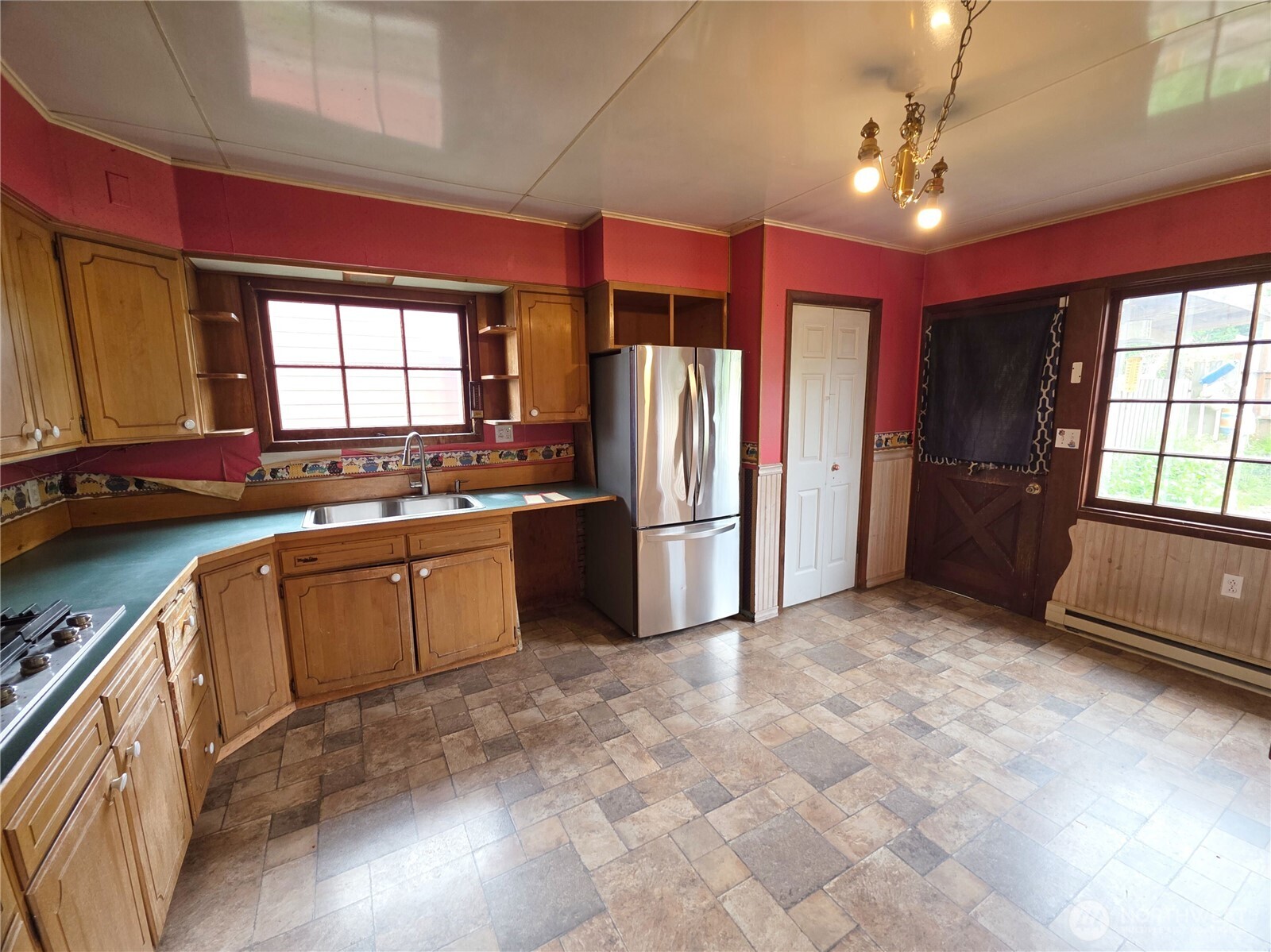 2016 W 6th Property Photo 8