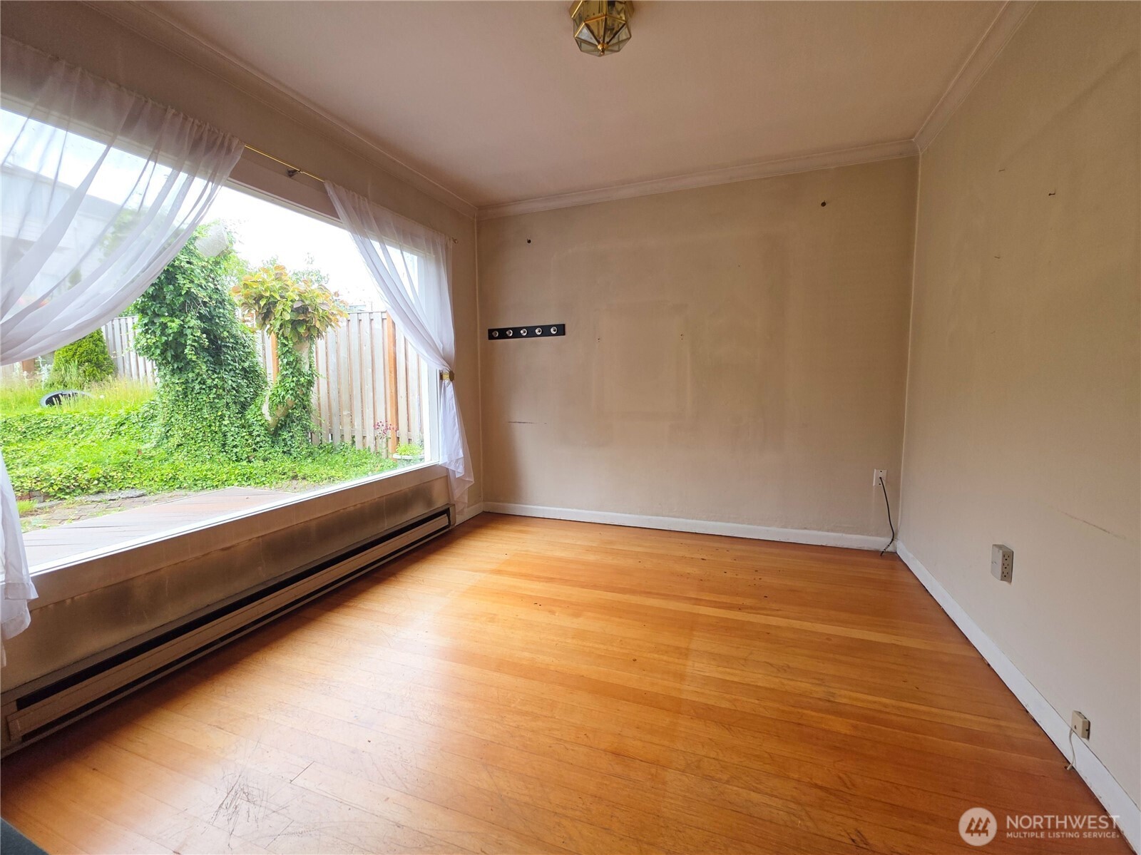 2016 W 6th Property Photo 11