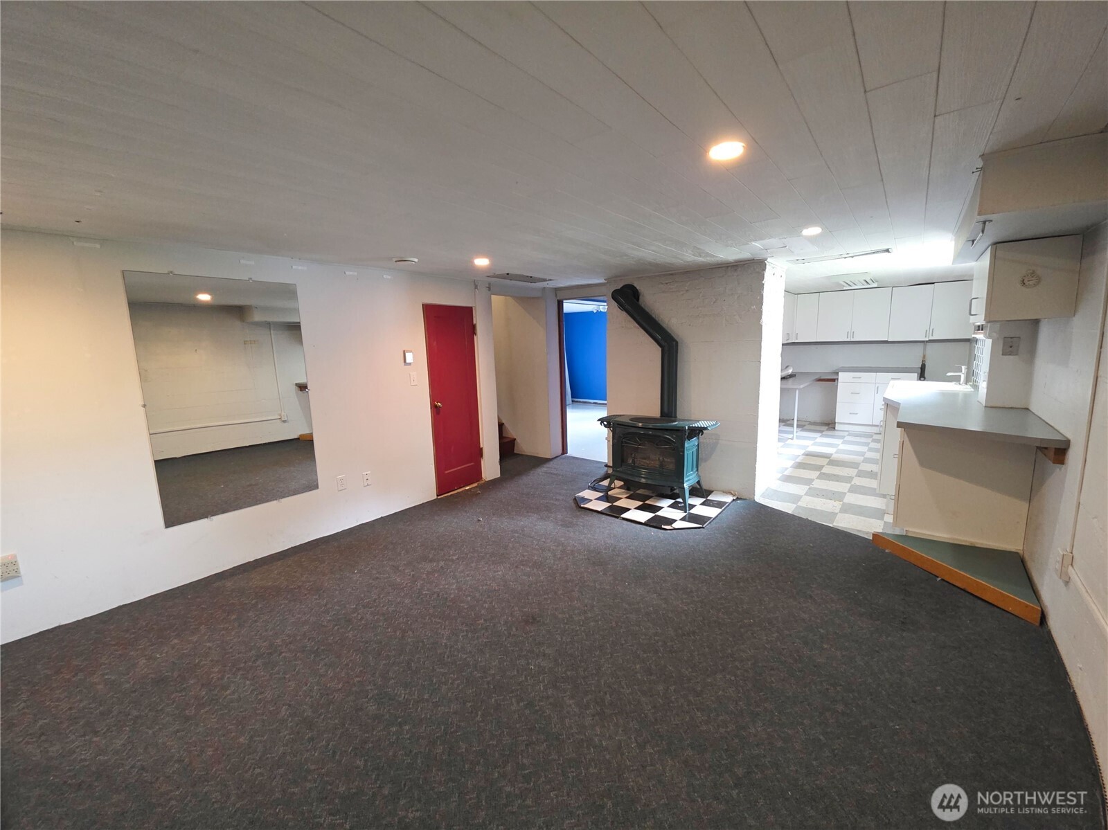 2016 W 6th Property Photo 13