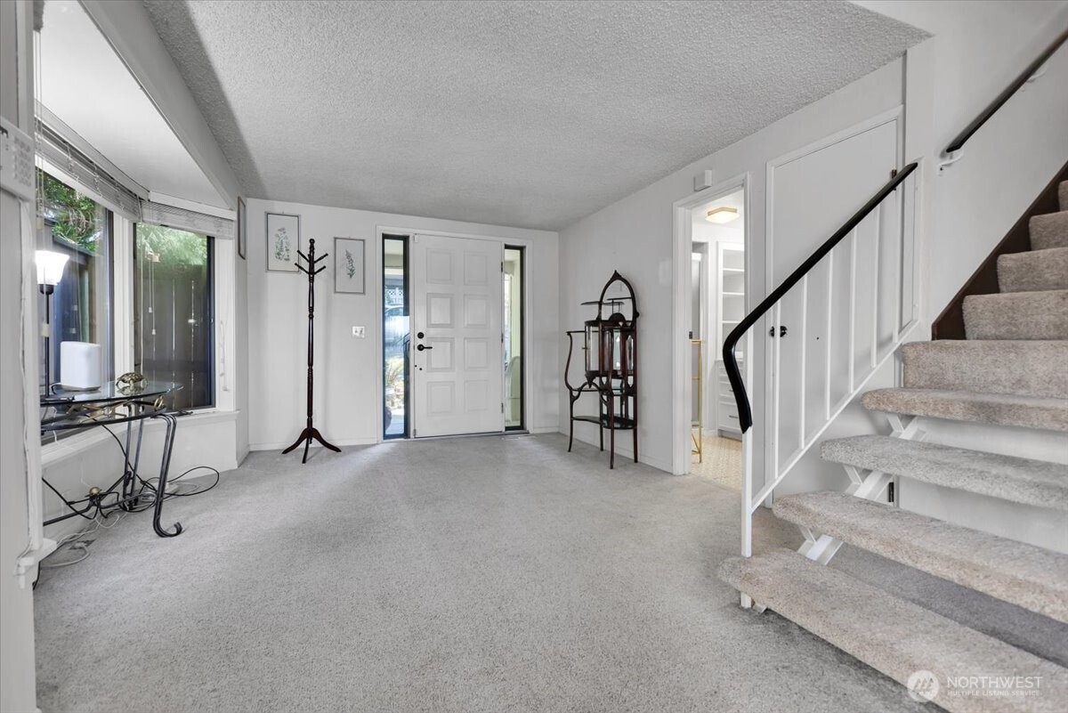 15402 Rose Road Property Photo 4