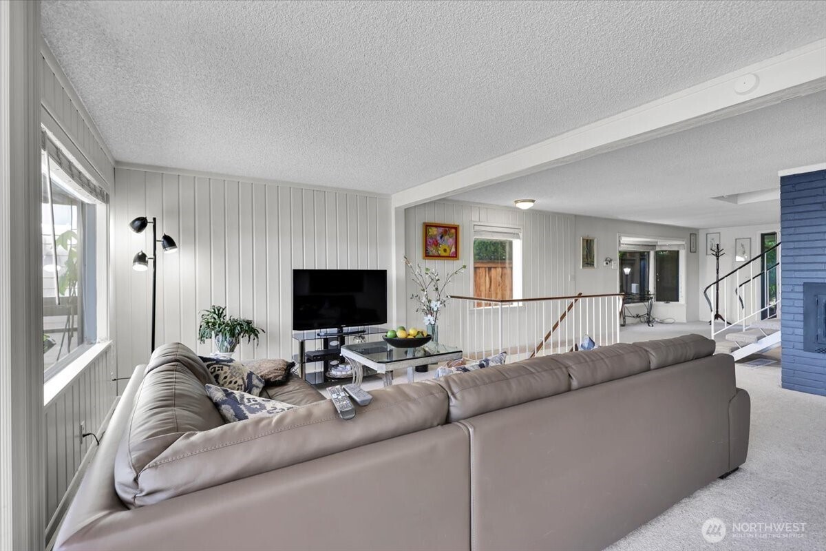 15402 Rose Road Property Photo 6