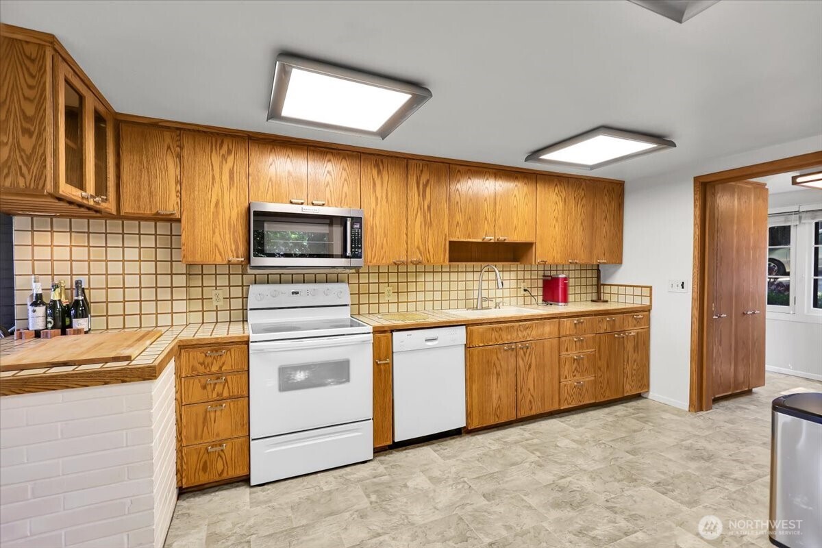 15402 Rose Road Property Photo 9
