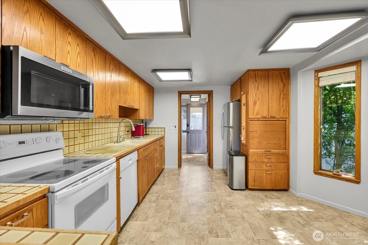 15402 Rose Road Property Photo 10