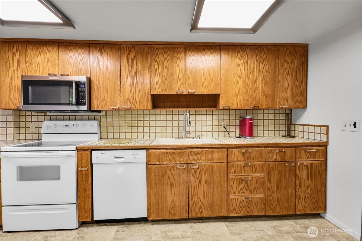15402 Rose Road Property Photo 11