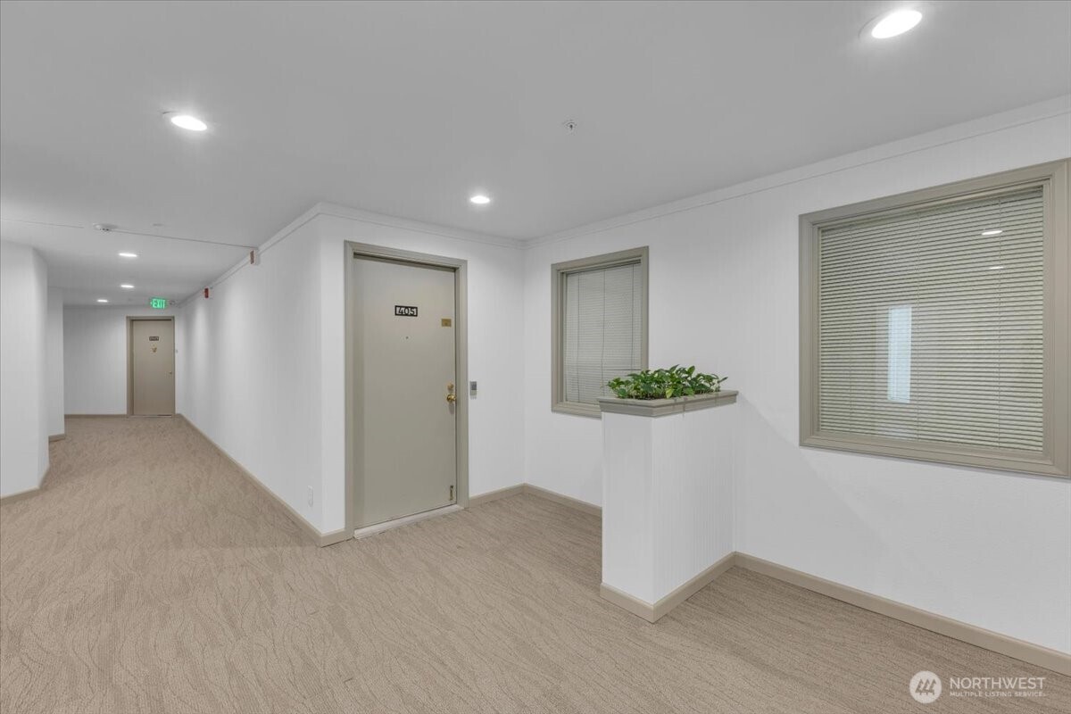 823 N 161st Place 405 Property Photo 2