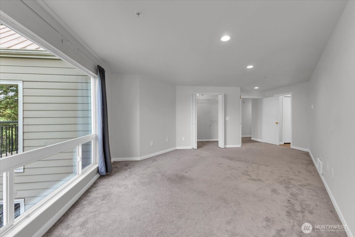 823 N 161st Place 405 Property Photo 11