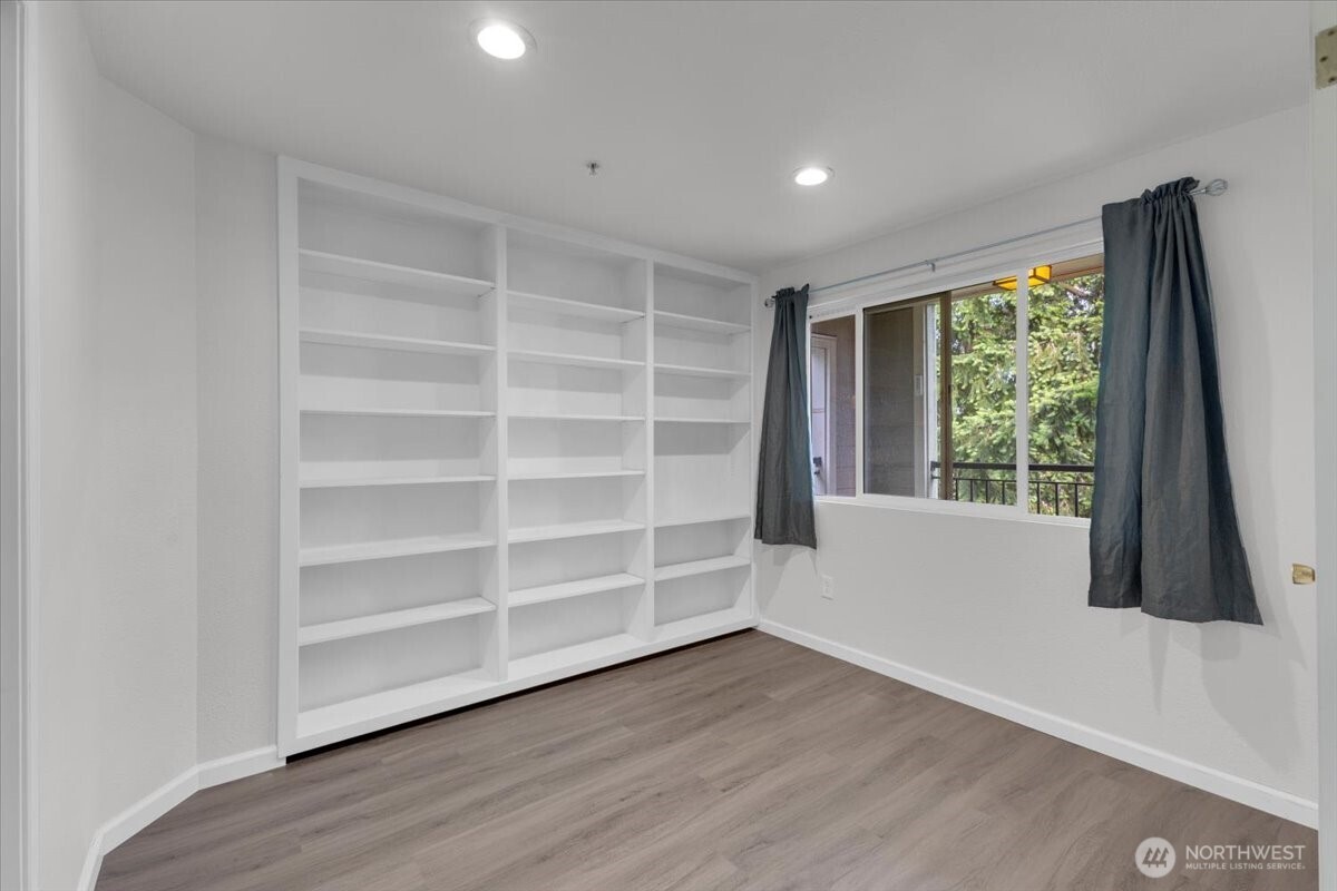 823 N 161st Place 405 Property Photo 15