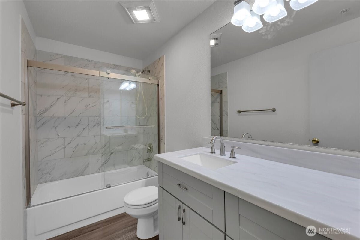 823 N 161st Place 405 Property Photo 17