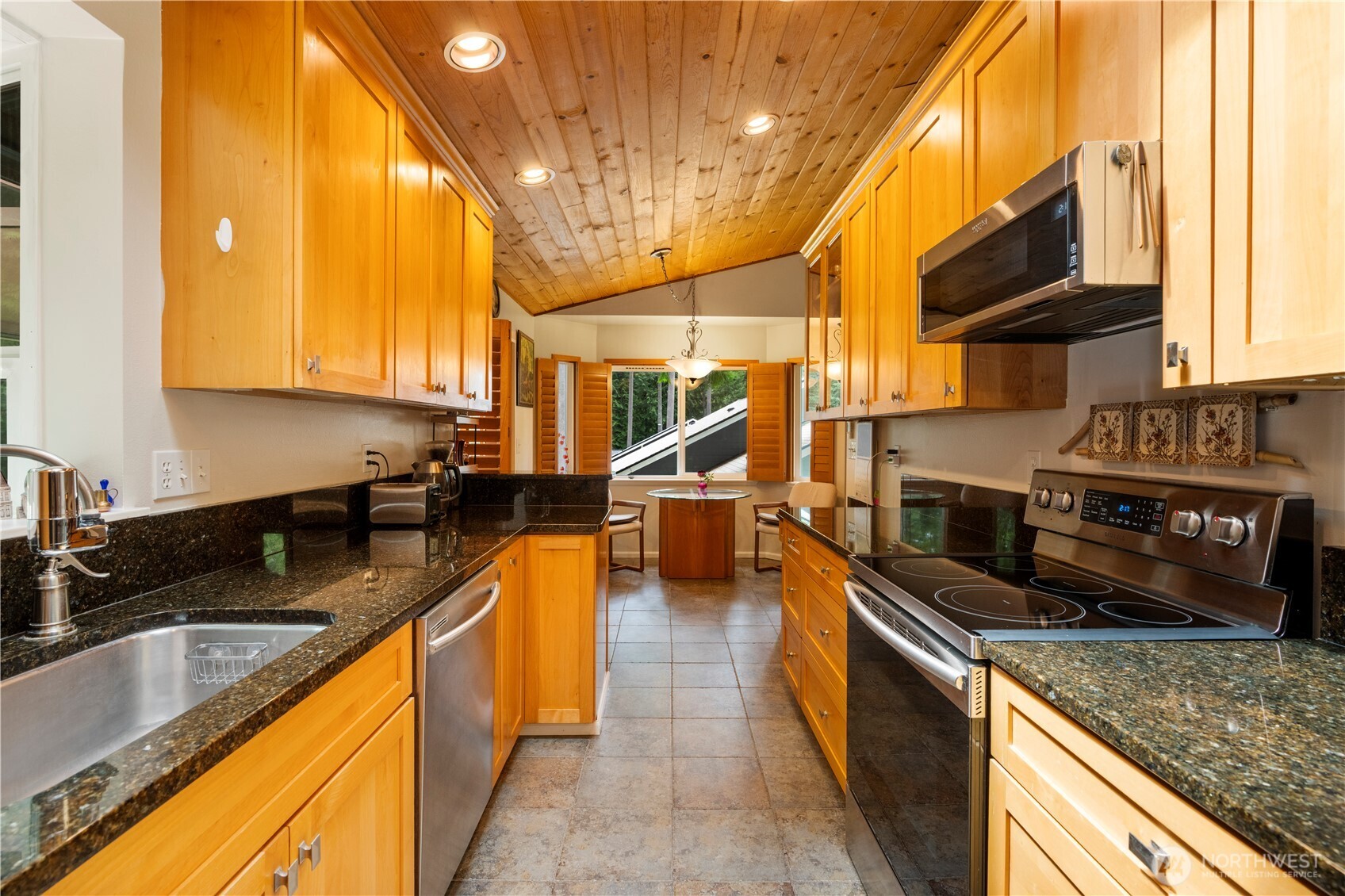 72 Sayward Lane Property Photo 6