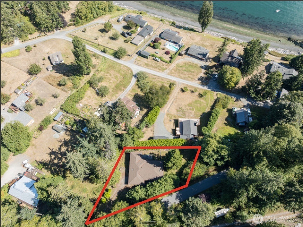 143 Raccoon Point Road Property Photo 3