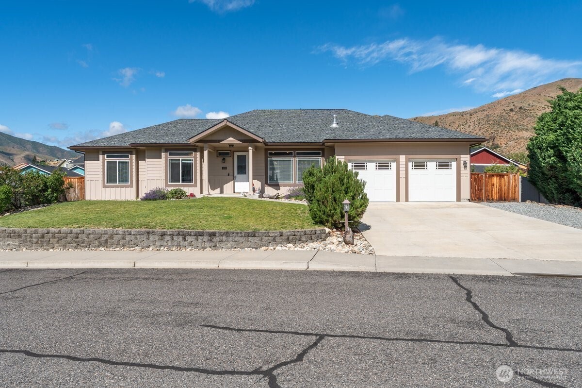 1020 Crest Loop Property Photo 1