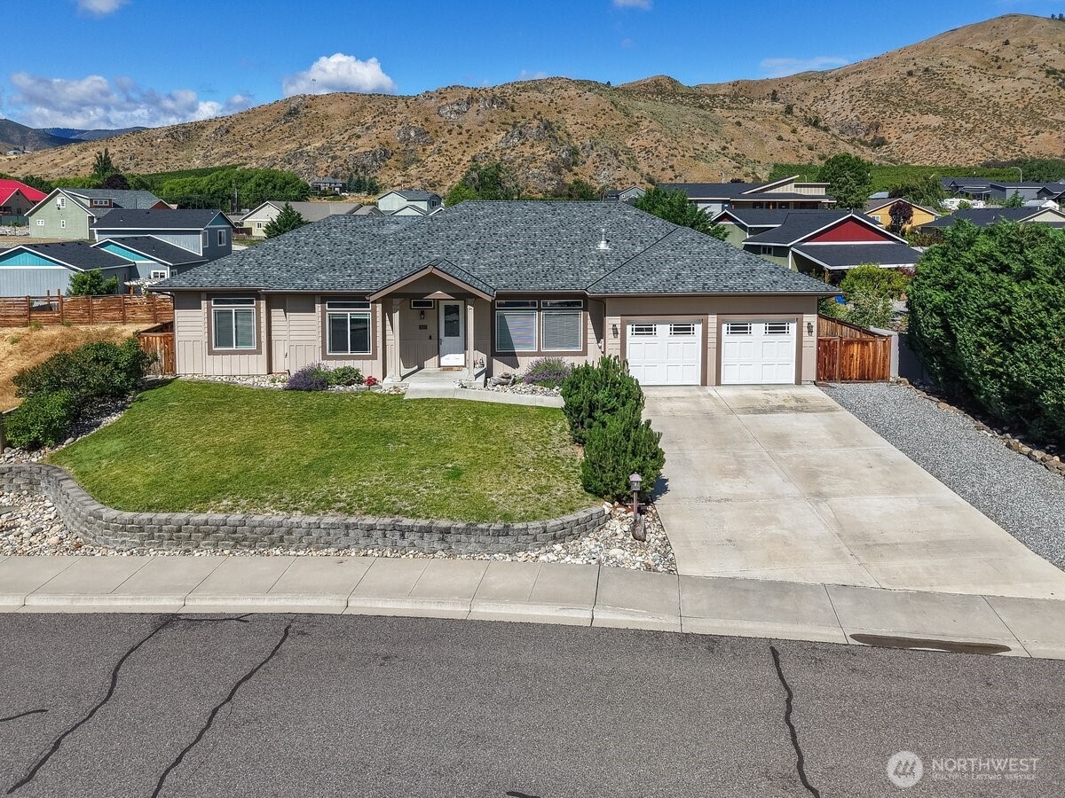 1020 Crest Loop Property Photo 2