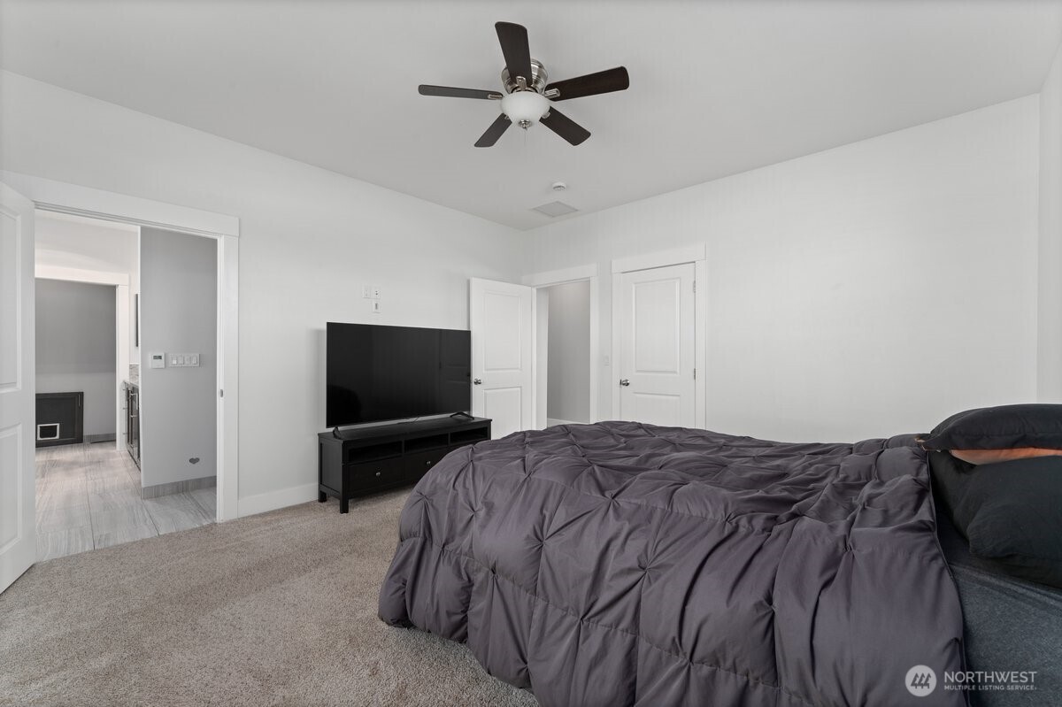 1020 Crest Loop Property Photo 16