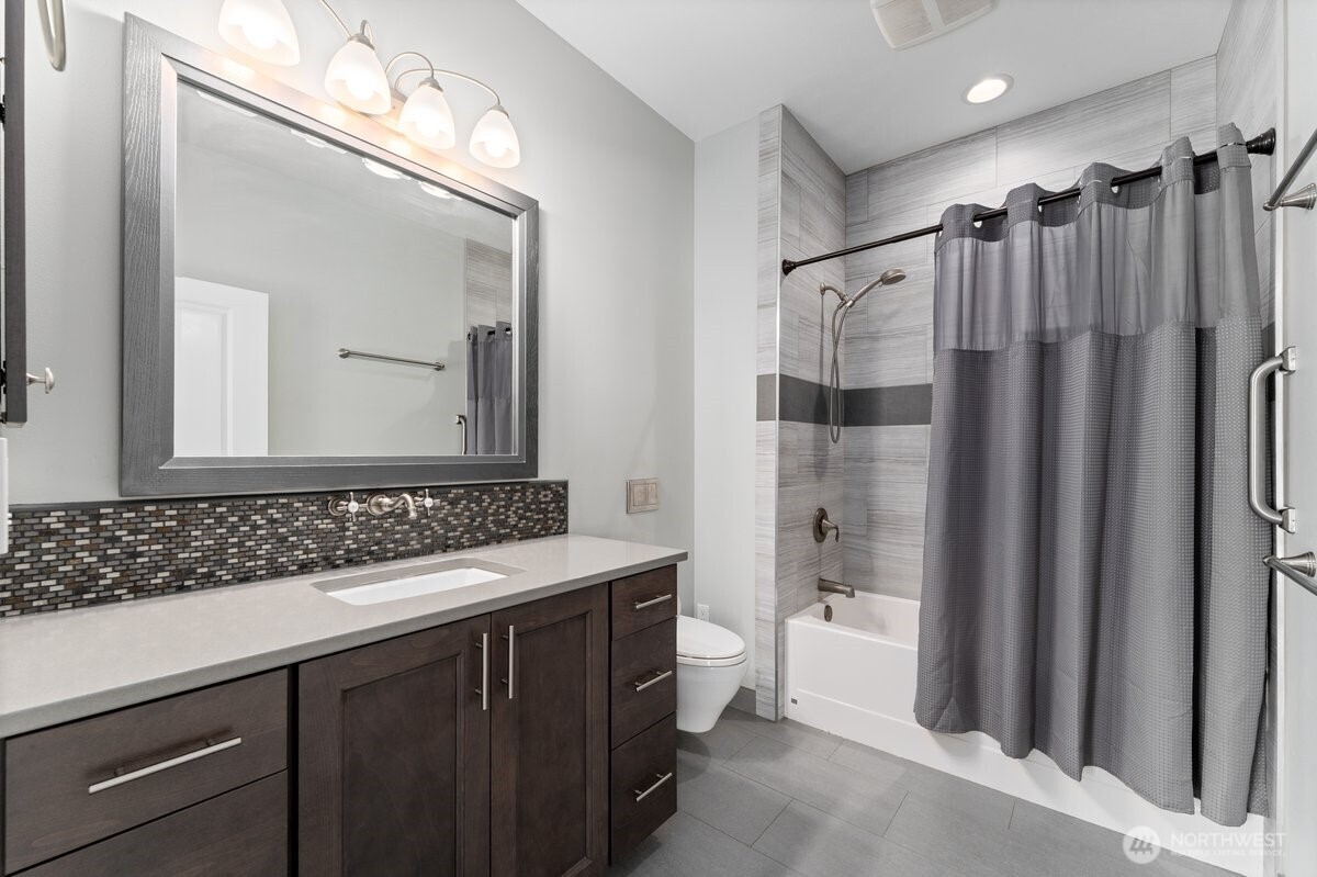 1020 Crest Loop Property Photo 22