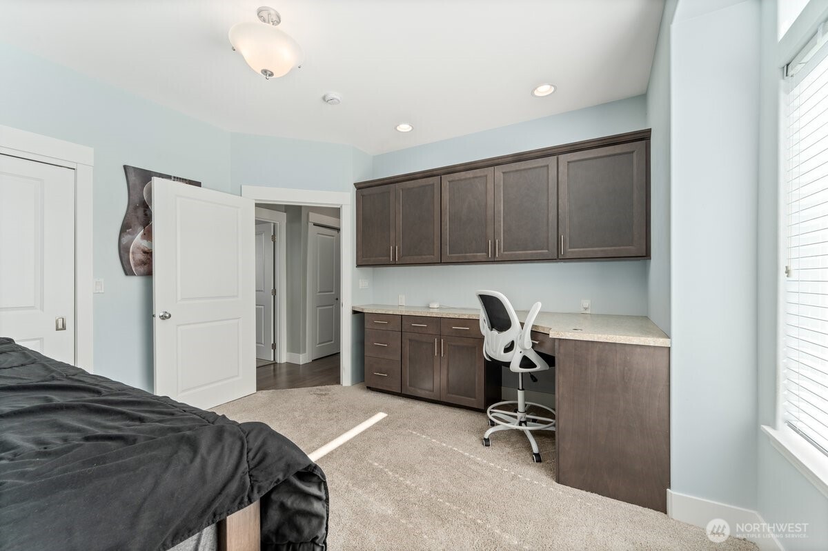 1020 Crest Loop Property Photo 24