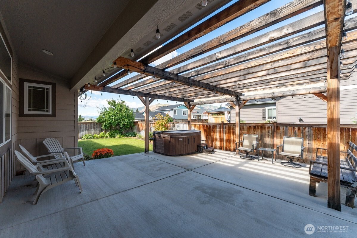 1020 Crest Loop Property Photo 28