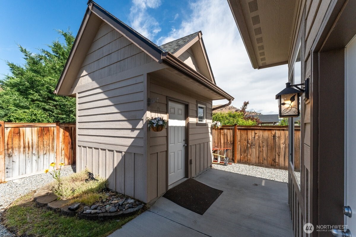 1020 Crest Loop Property Photo 31