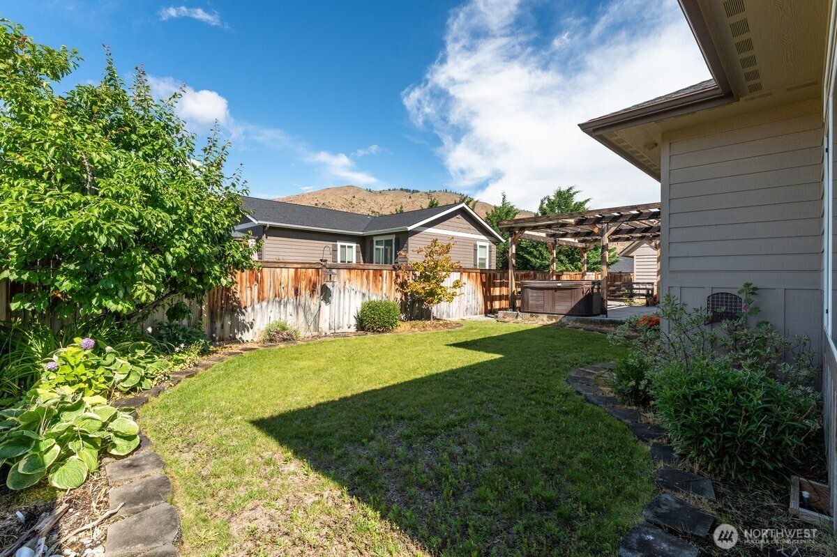 1020 Crest Loop Property Photo 33