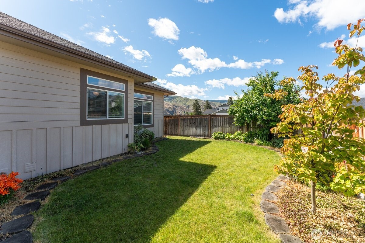 1020 Crest Loop Property Photo 34