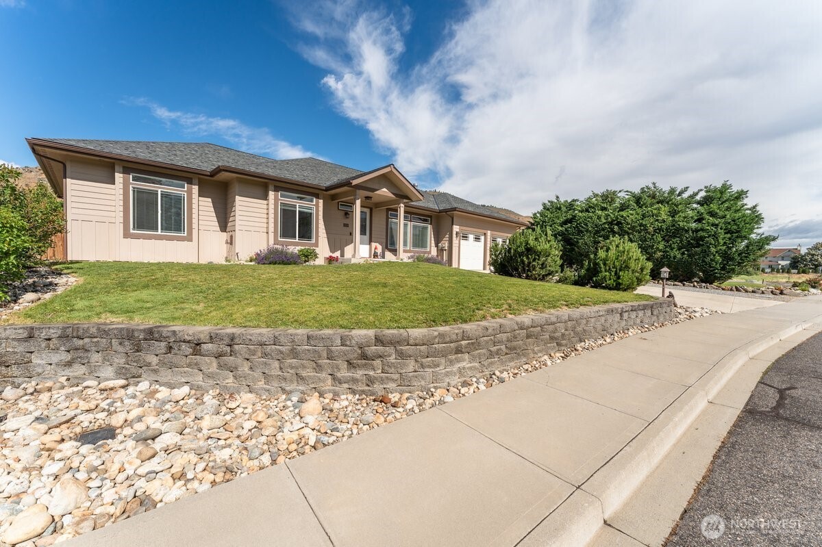 1020 Crest Loop Property Photo 37
